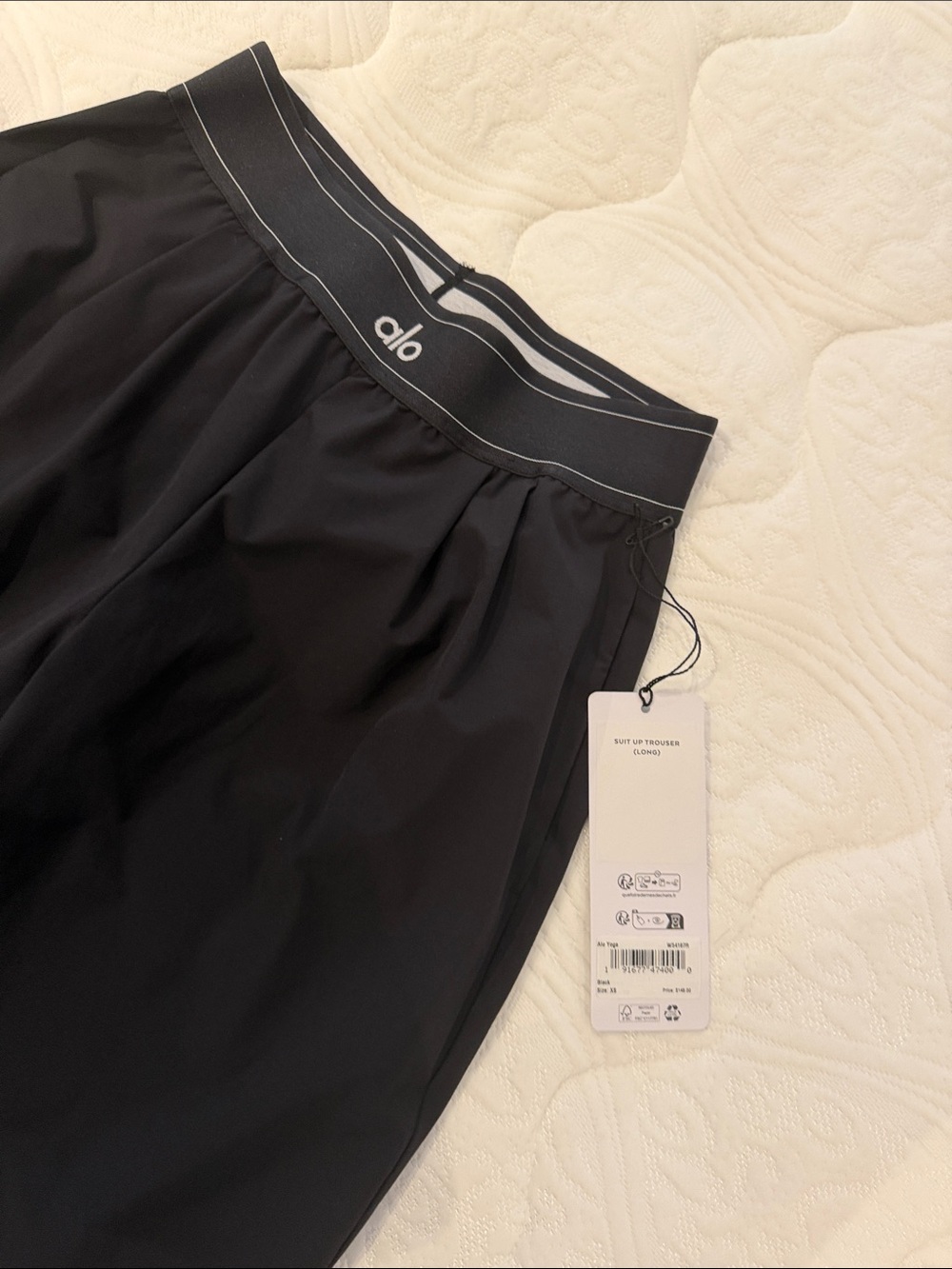 ALO Yoga Wide Leg High-Rise (Long) Pants in Black - Picture 3 of 7